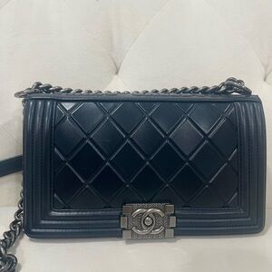 Limited edition 💎✨Chanel Medium Flap Boy Bag Navy Boy leather interior